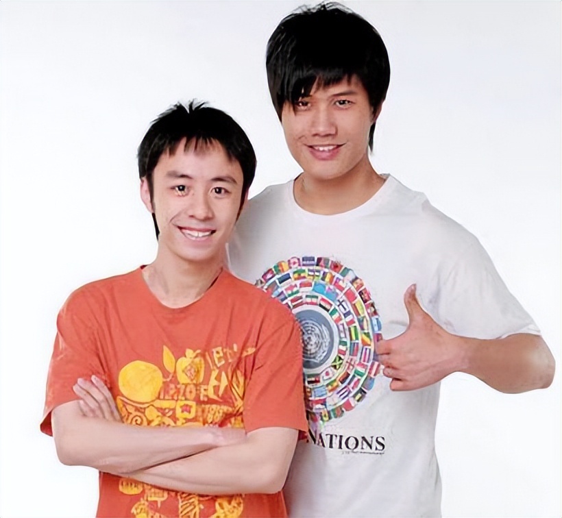 “网红鼻祖”后舍男孩：曾凭“对口型”火爆全网，如今怎么样了？