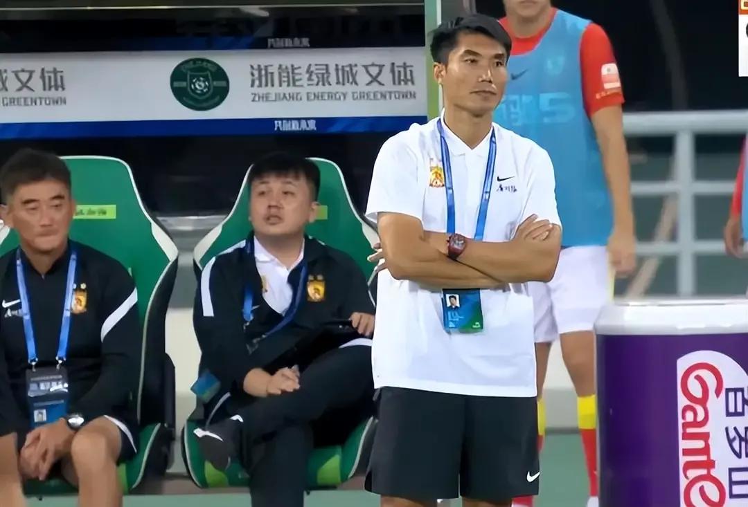 足球比赛教练应该在哪里（国足必须打好翻身仗，主教练在哪里，咱得好好白话白话）