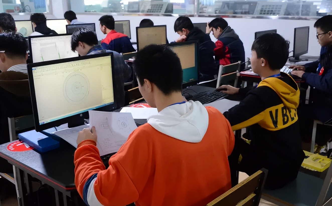 “就算取消分流，职高生也难考上大学”，大学教授一番话道尽现实