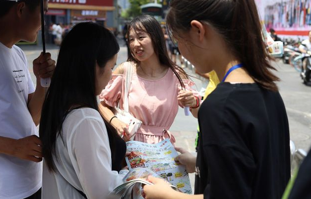 大学生真实的生活费流出，没有对比就没有伤害，网友：差距太大了