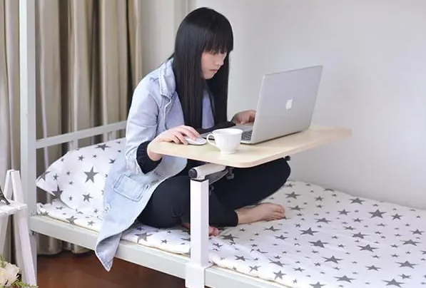 大学生沉迷追剧打游戏，鼠标垫“暗藏玄机”，家长：打吧，没关系