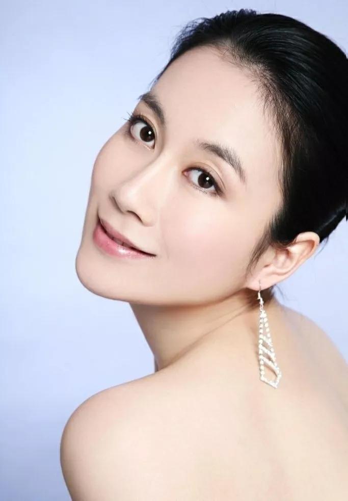 请欣赏40位明星独特灵秀的侧颜之美