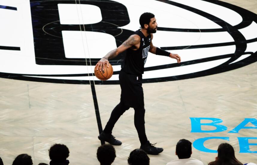NBA轉(zhuǎn)會交易規(guī)則（5大交易動向出爐！東契奇表態(tài)，多隊搶湖人舊將，歐文或續(xù)約籃網(wǎng)）
