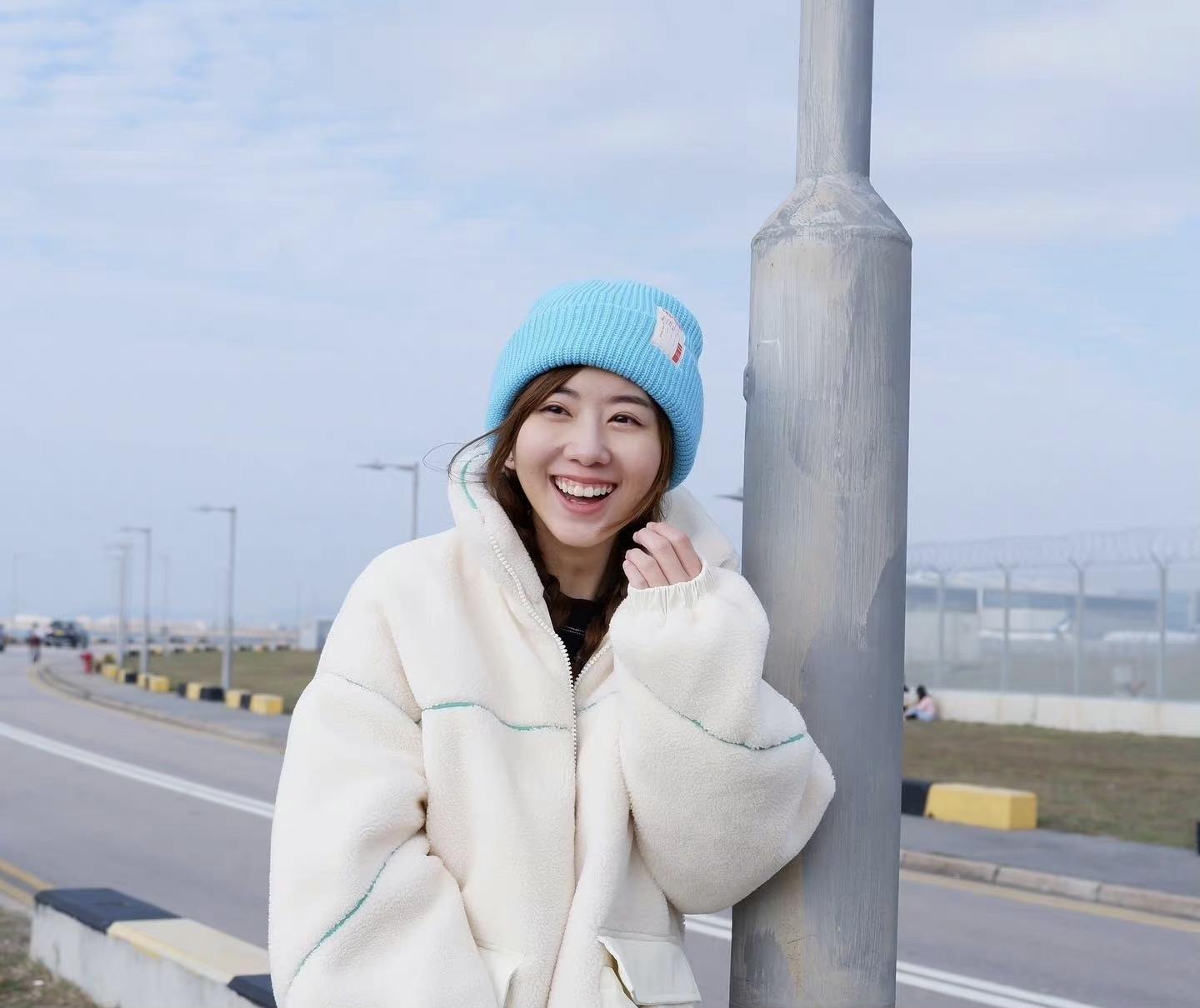 恭喜！新一代女神正式签约TVB成“亲生女”，长相甜美演技不尴尬