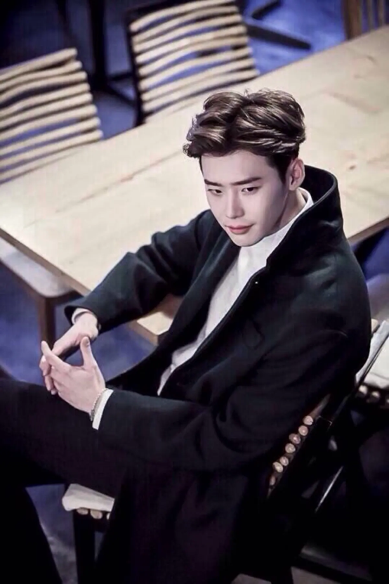 拥有韩剧半壁江山的李钟硕，微微一笑吸引万千少女