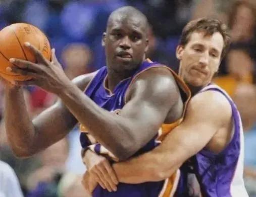 nba赛场上为什么要造犯规（凭一己之力，让NBA联盟修改规则的球员）