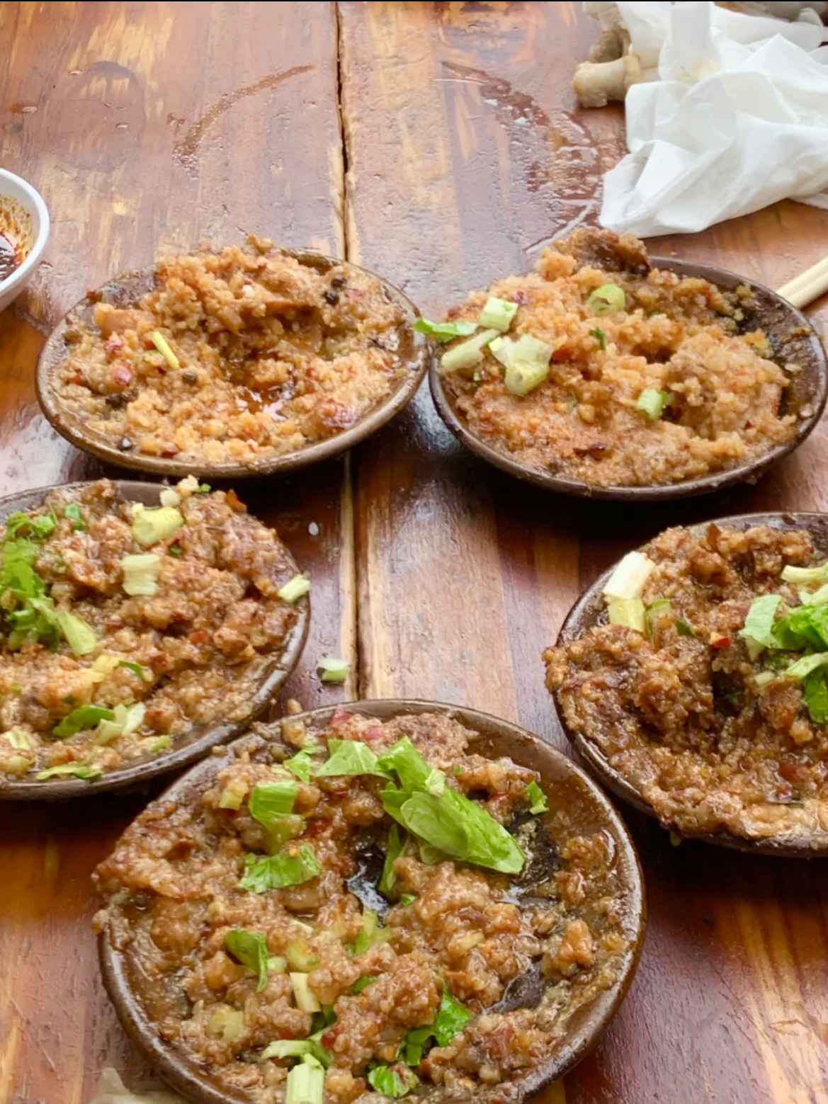 甚至连肥油,筋头都没有……牛肉蒸得很糯,口味略咸,但是牛肉的香味很