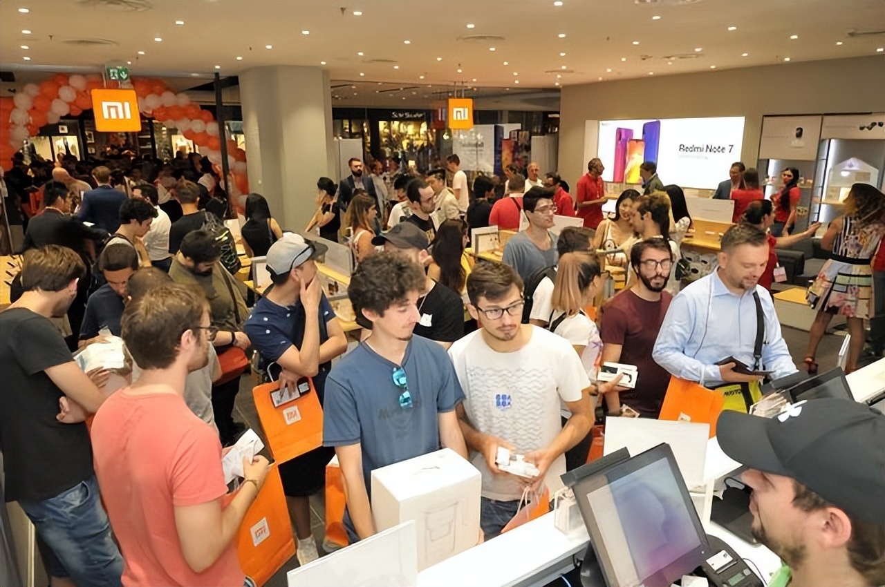 小米在意大利遭罚款2176万，手机有划痕拒绝保修整机，你支持吗？