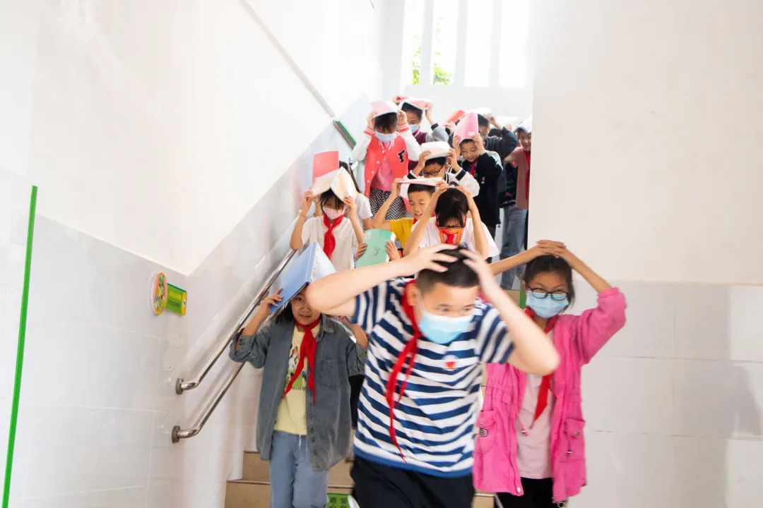 防灾减灾 彭小在行动丨彭镇小学开展防灾减灾地震应急疏散演练