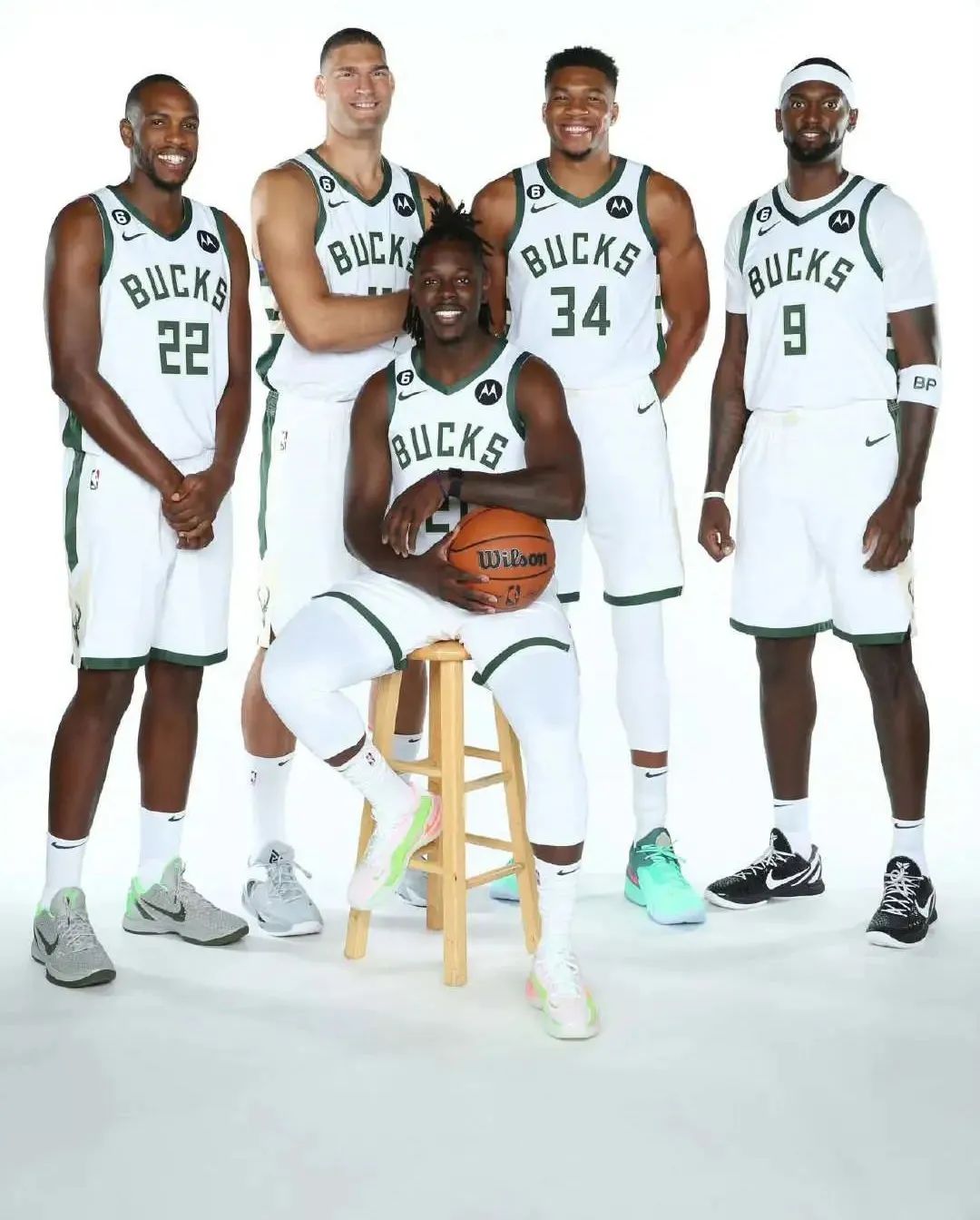 nba球鞋的牌子有哪些（NBA新赛季媒体日球鞋全盘点-眼花缭乱，惊喜不断）