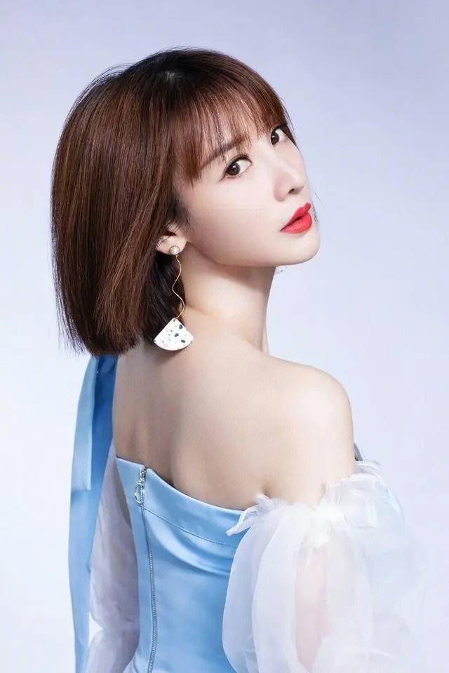 为什么说柳岩做深蹲没有男人敢娶(性感火辣的柳岩无人敢娶?