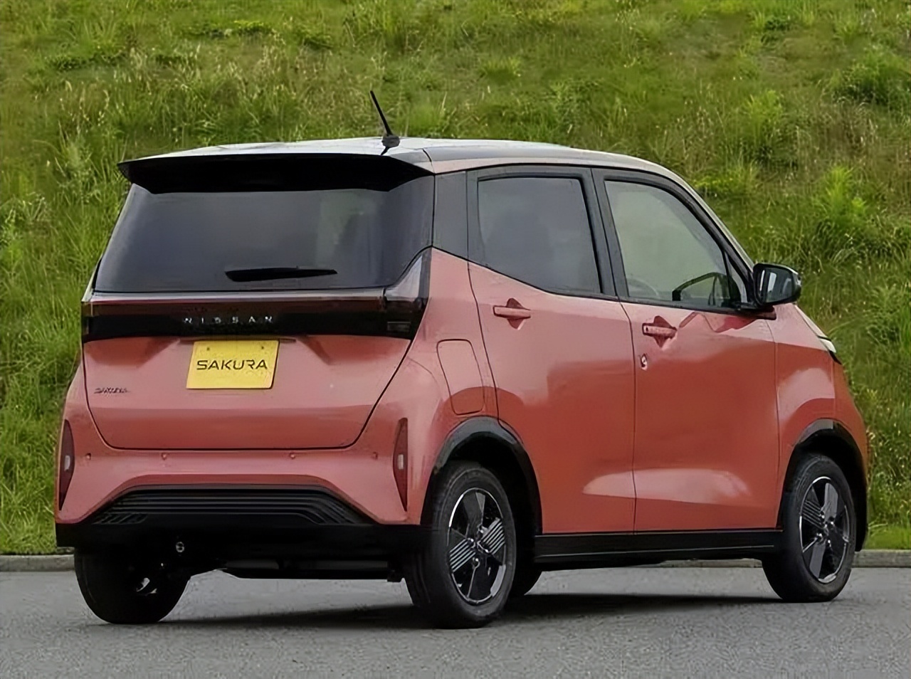 "三菱版老头乐",售价折合9.3万,日系微型电动车会引入吗?