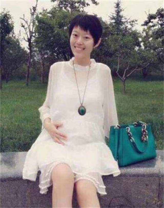 央视主持邱园园：为了孩子放弃治癌，26岁在孩子百日宴离世