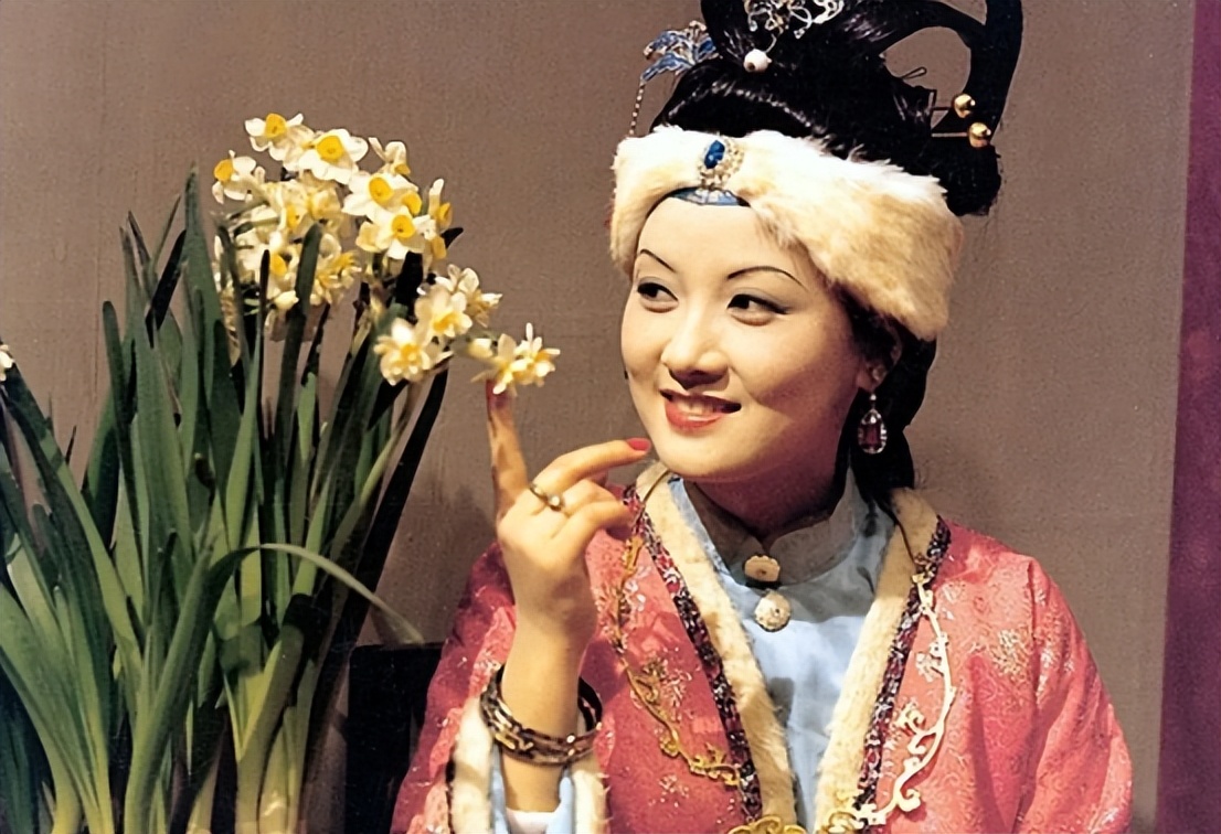 张国立为什么要离开罗秀春，转而对宜妃邓婕钟爱一生？