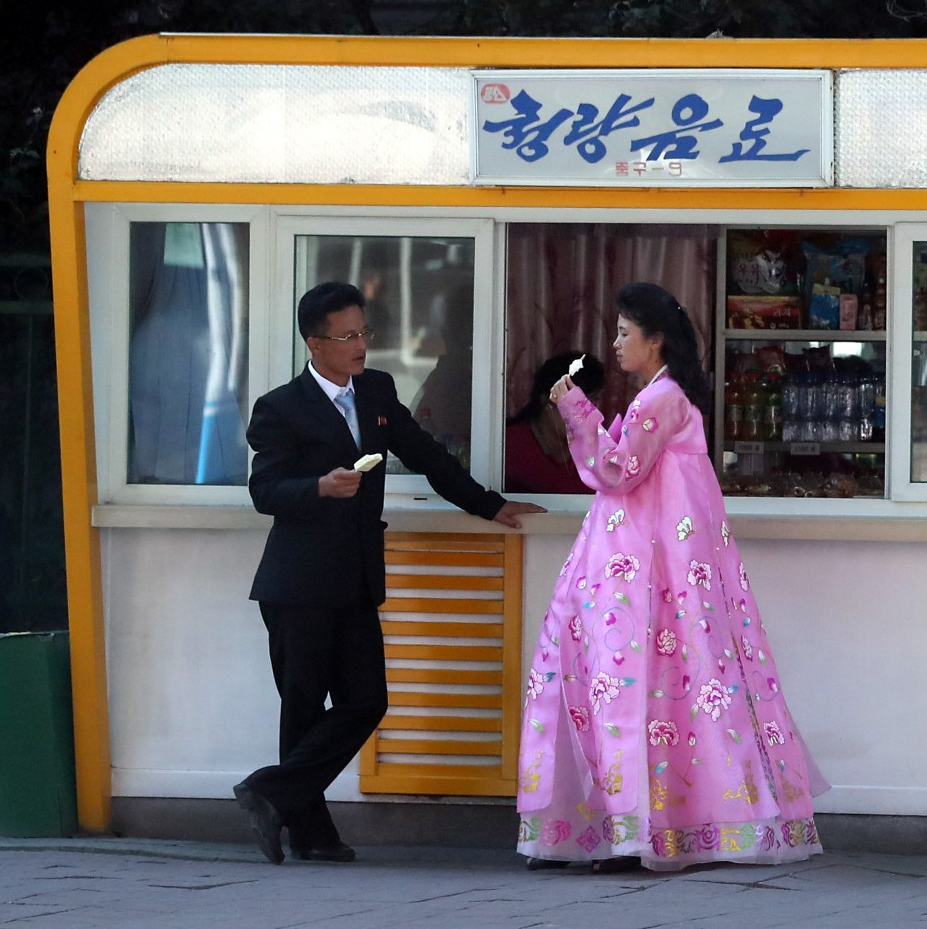在朝鲜买房子多少钱(走进朝鲜，1000人民币足够在朝鲜娶个老婆，但要满足这些条件)