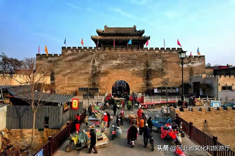 河北定州：喜庆“中国红”