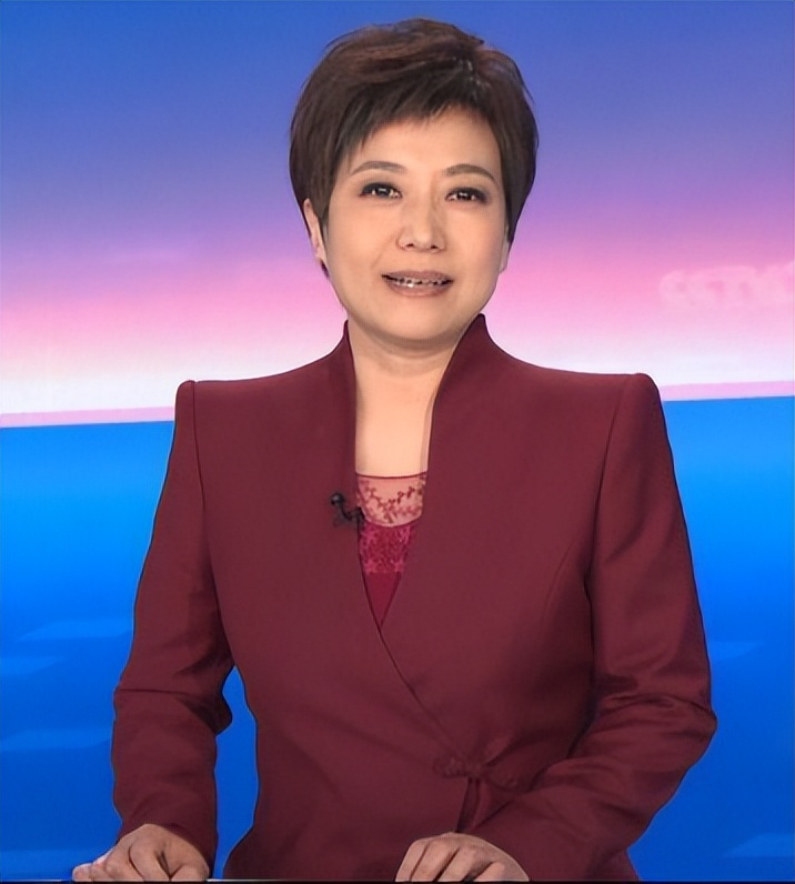 "全国三八红旗手"贺红梅:27岁主持《新闻联播》,55岁婚姻成迷