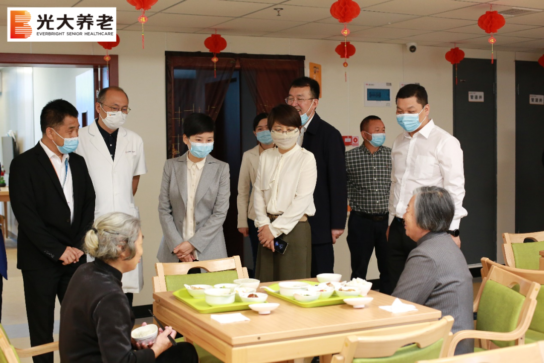 浙江省台州市副市长章月燕莅临光大百龄帮台州养老院调研