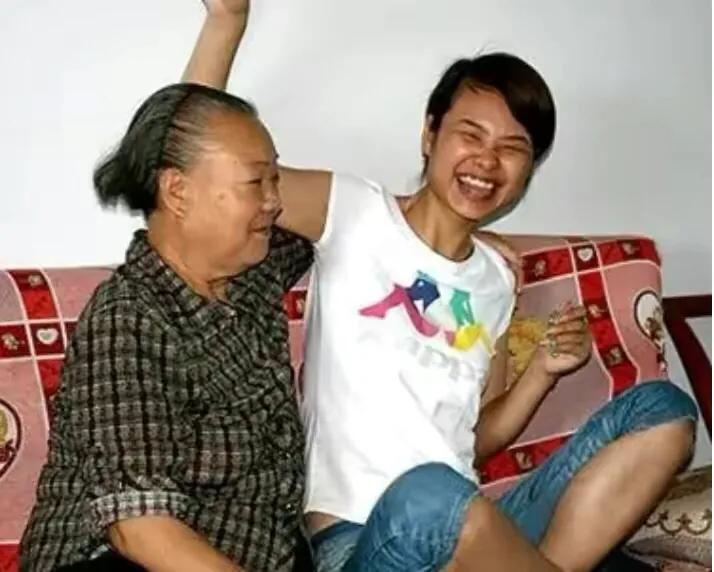 我是个“洗脚妹”，2009年被寻欢官员侵犯凌辱，反抗无望后杀人
