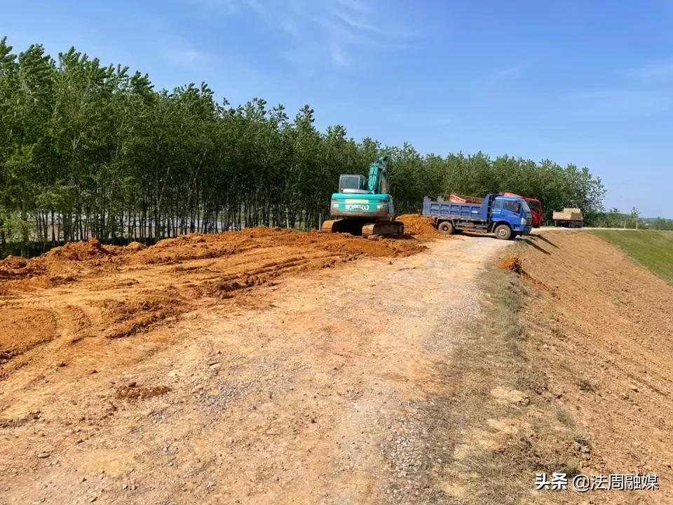 澧县梦溪镇：大堤除险加固，正在进行时