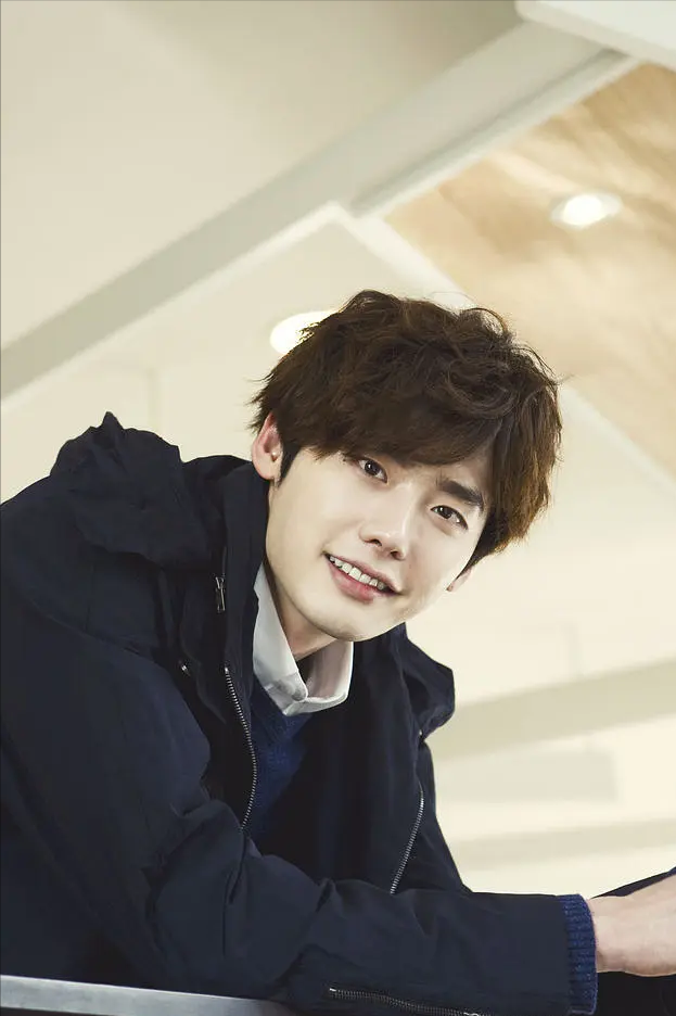 拥有韩剧半壁江山的李钟硕，微微一笑吸引万千少女