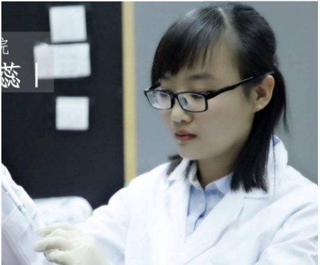 她是汕头大学女校长，39岁晋升教授、能力出众，深受广大学生爱戴