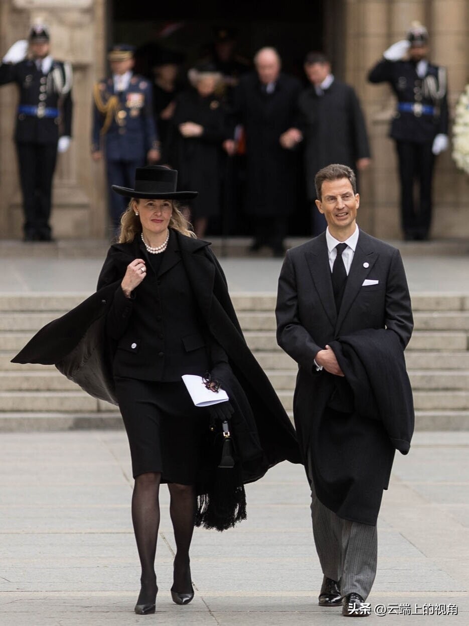 英国女王伊丽莎白二世（欧洲王室皆亲戚，他们和英女王都是什么关系，好心送葬却闹乌龙）