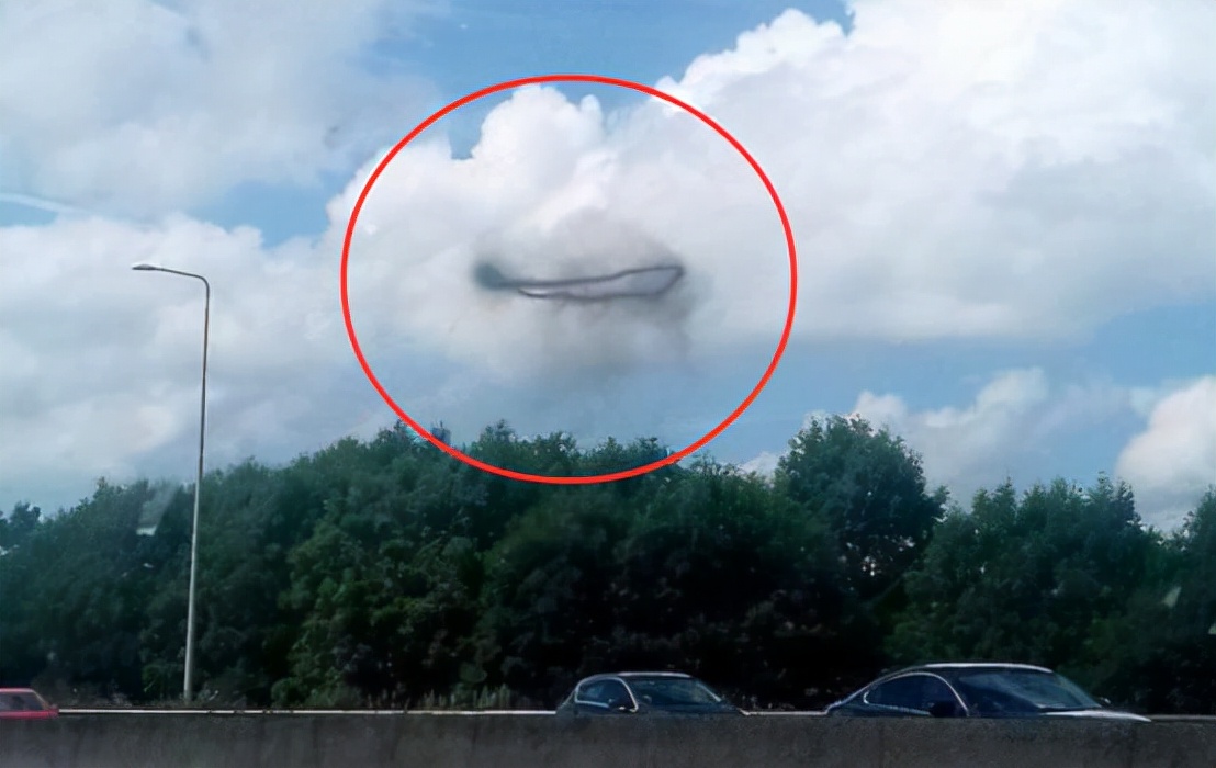 ufo出没?福建龙海上空拍到不明飞行物,黑色椭圆形,它是什么?