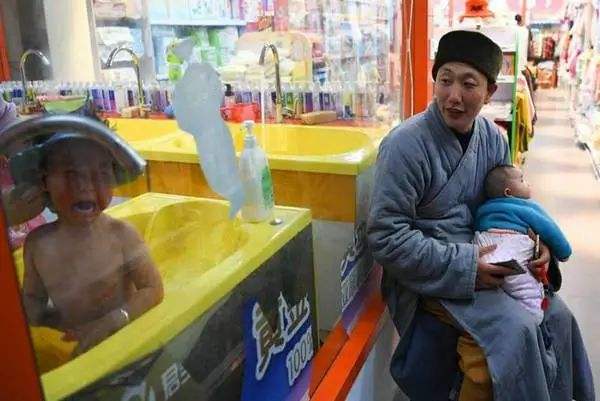 200个孩子喊这个和尚“爸爸”，是咋回事？感动数万人的纪录片