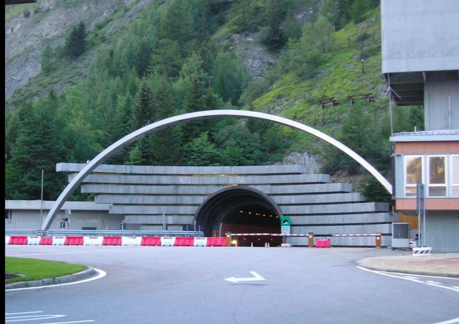 货车隧道内起火!4月9日福建安溪隧道火灾:究竟应该如何逃生?