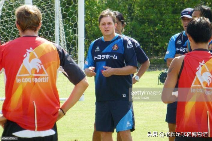 世界杯进球球鞋品牌（法国公鸡赞助过三届世界杯冠军，齐达内坎通纳曾使用球鞋已成传说）