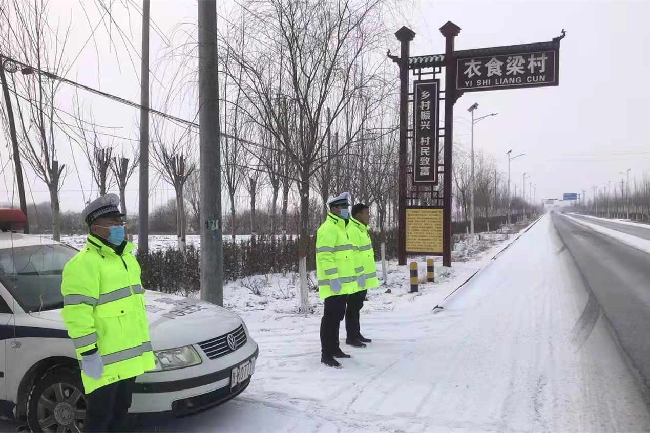 定边县公安局交警大队春节期间“三强化”全力确保道路畅通，营造有序道路交通环境