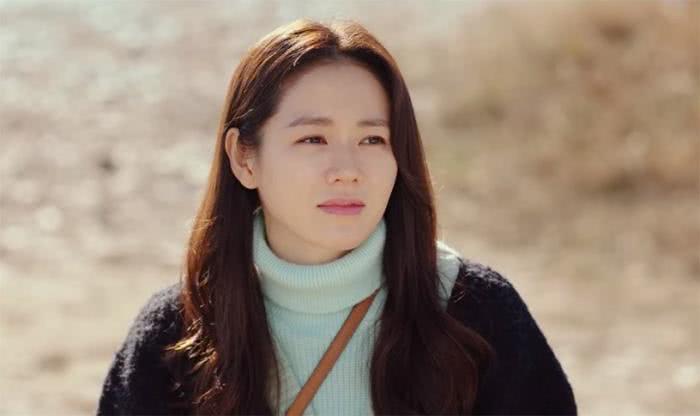 当时，韩国电视剧里的女性都长得很高，宋慧乔蔡琳也很有光泽，大长现在更是全员都是美女。