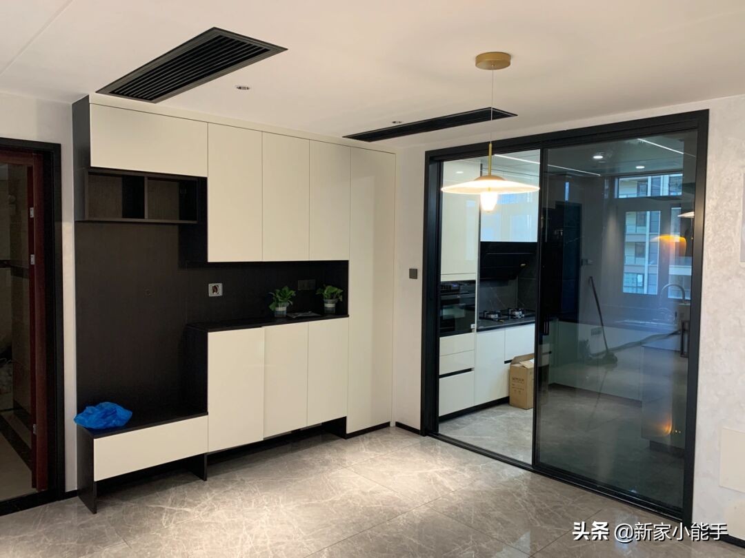 看她家歷時五個月裝潢的新房，打掃乾淨準備添置家具，先分享一下