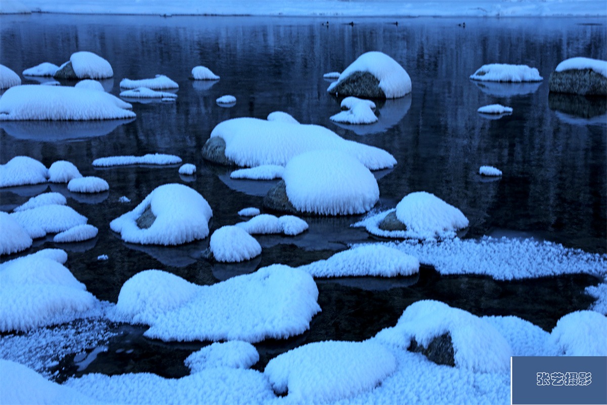 喀纳斯图片冬天风景图片(冬天的喀纳斯，一片素雅隽永，像是被尘世遗忘的仙境！)