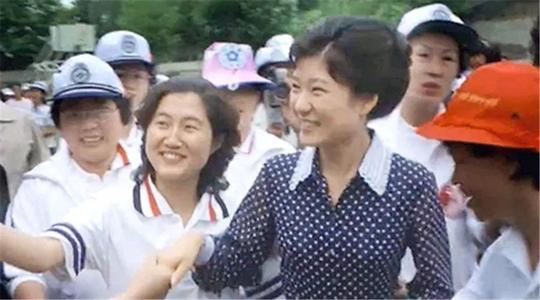 韩国女学生郑维罗：我炫富，坑妈也坑爹，还把前总统朴槿惠给坑了