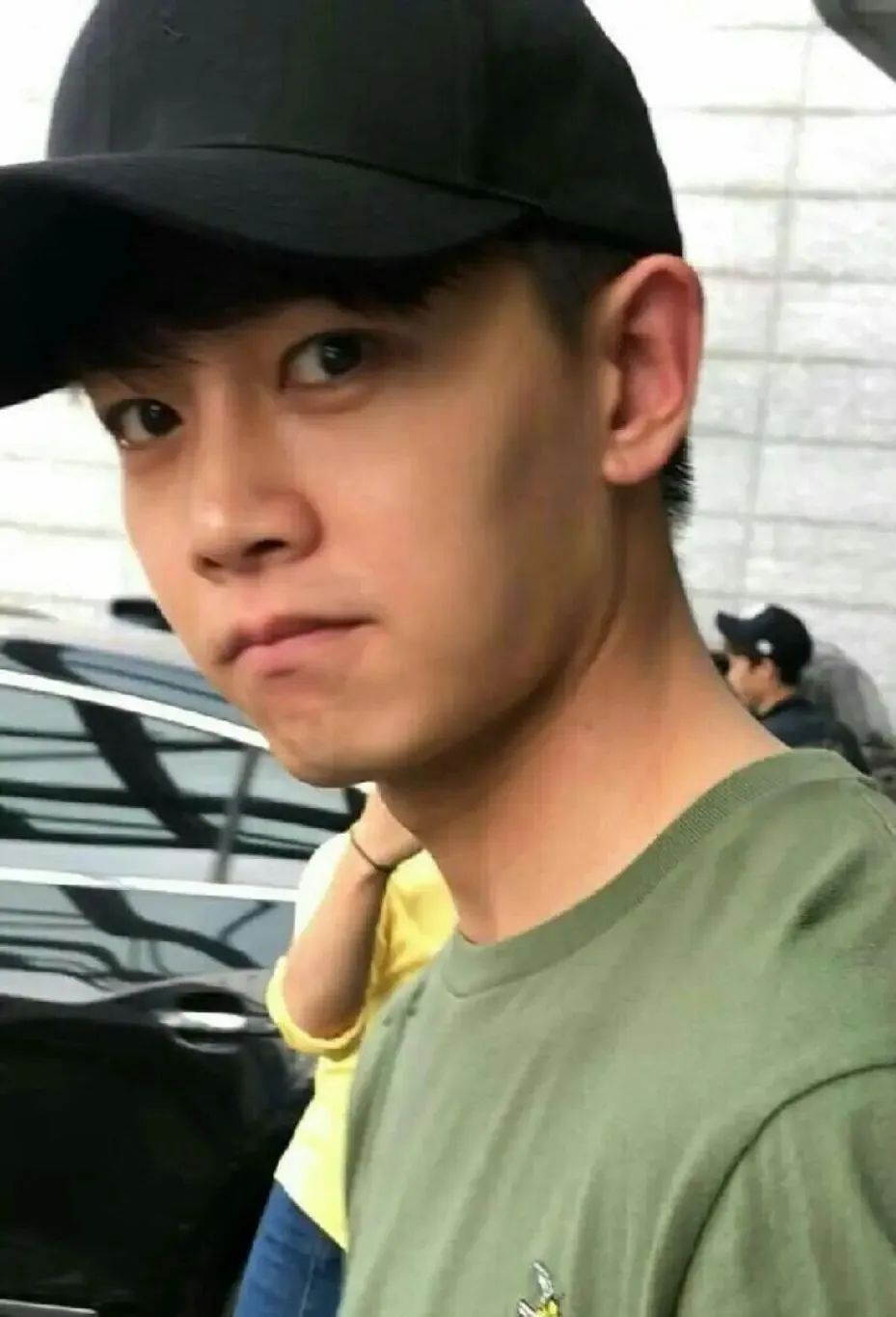 8位男明星素颜照:任嘉伦黝黑,王一博大小眼,蔡徐坤脸大