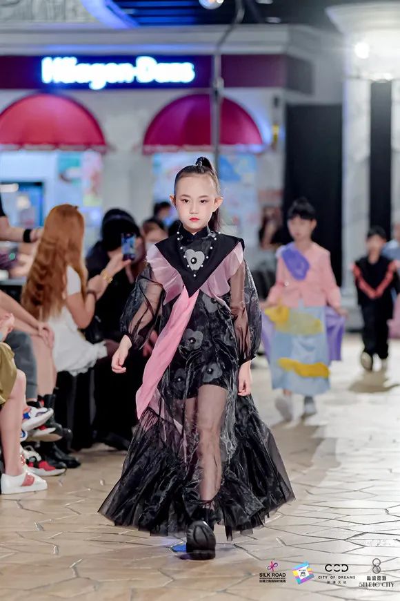 �������ˣ�ģ���ݵ�365SHOW����ȫ�������ռ�
