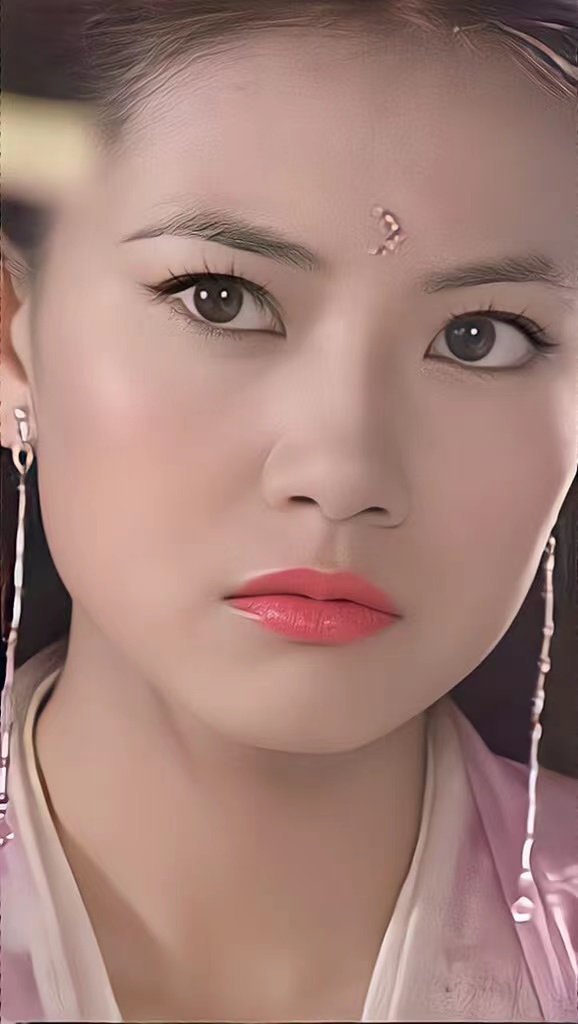 高圆圆是《倚天屠龙记》周芷若角色的天花板