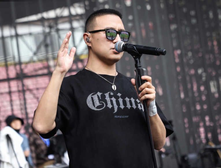 汪峰长沙演唱会上座率高,舞美超惊艳,万人齐唱超震撼)