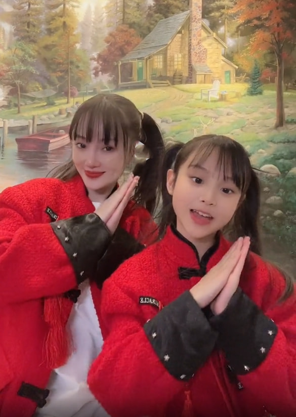 李小璐携女儿助力冬奥会，9岁甜馨手绘冰墩墩雪容融，真心灵手巧