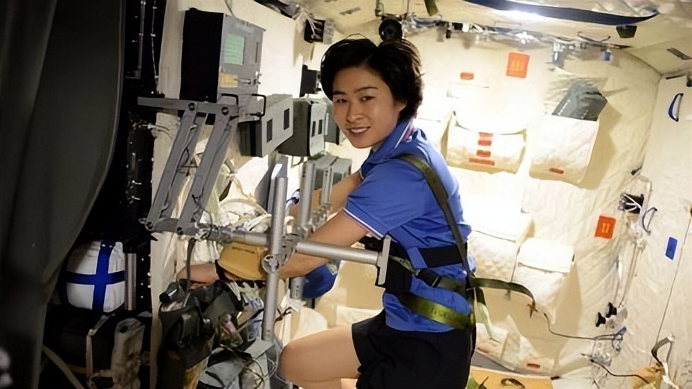 女宇航员在太空上怎么保护隐私？如何满足其他生活需求？答案来了