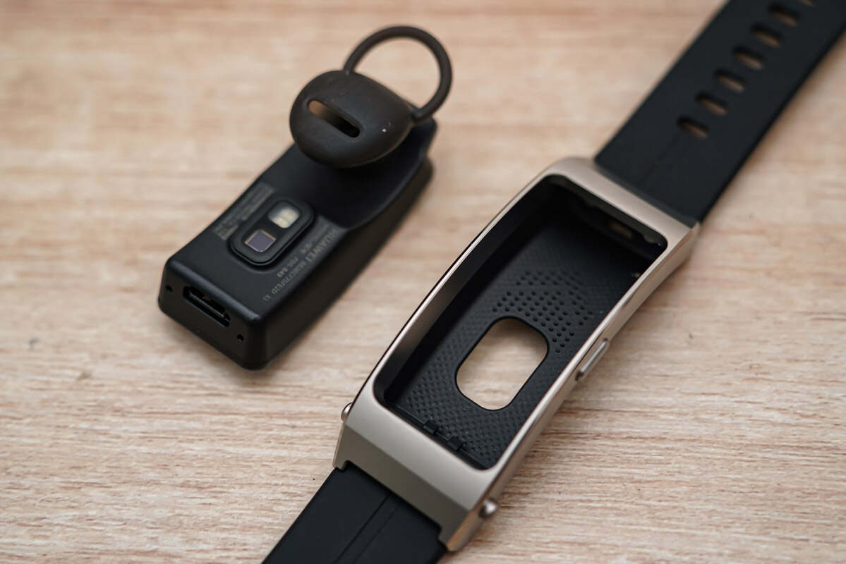 华为通话手环b7评测:能当耳机用的智能手环长什么样?