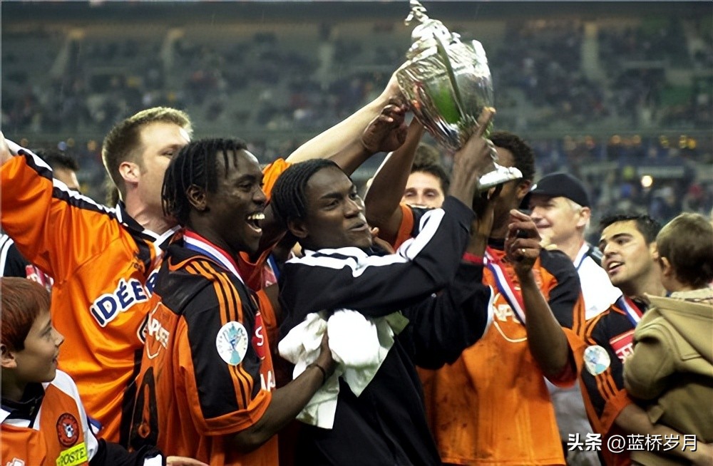 法甲指的是什么（足球岂止大都会！全城不足十万人，这些球队却站在了五大联赛）