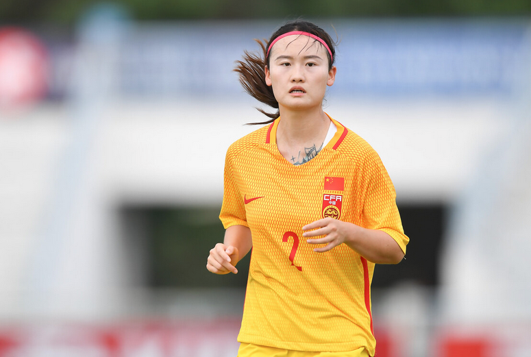 大巴黎女足2-0夏朗德苏瓦奥女足(1-2！6连败，杨淑慧立足法甲，无奈接近降级：19场10分，倒数第2)