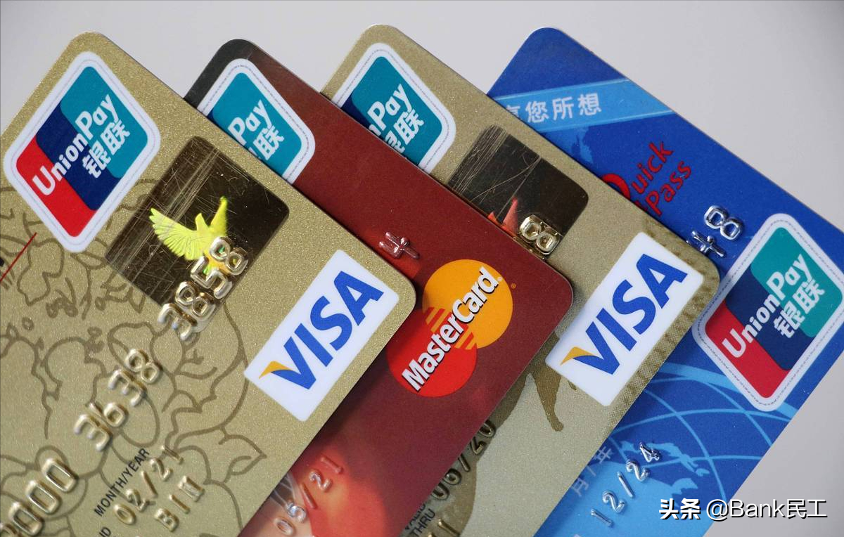 信用卡还不起了，分期还款和最小还款哪种方式更划算？