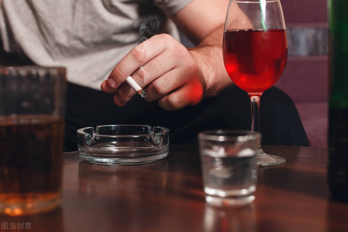 爱喝酒,吸烟的人,若平时也常喝茶的话,茶水能消除烟酒危害吗?