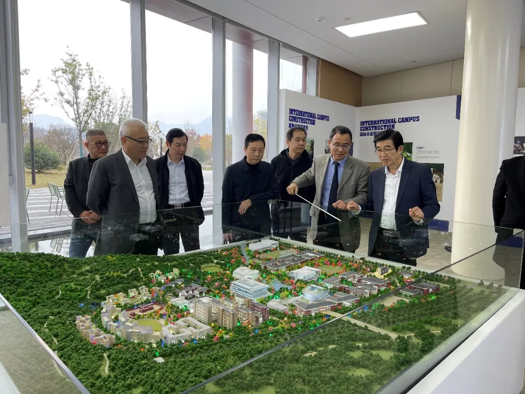 市人大常委会党组副书记、副主任仇杨均一行来访温肯调研
