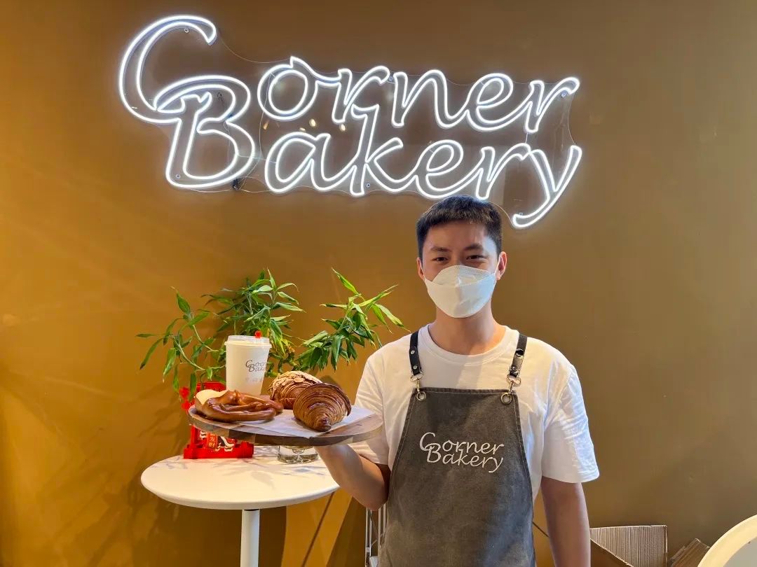 在大学路走走逛逛，尽享“浪漫周末”