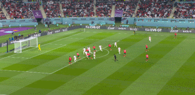 世界杯冠亚季领奖台（2-1！上届世界杯亚军拿第3，全队在领奖台狂欢，莫德里奇带头高歌）